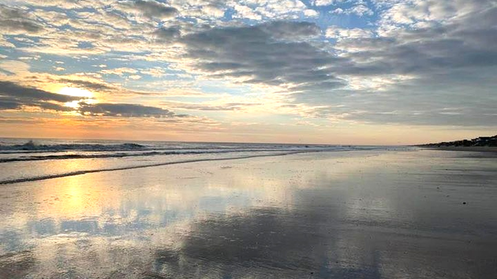 Sunrise on the ocean beach in Corolla