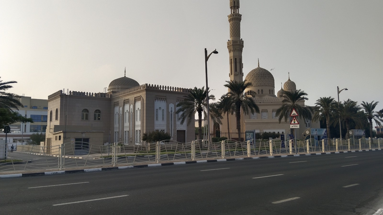 Full exterior view of Jumeirah Mosque