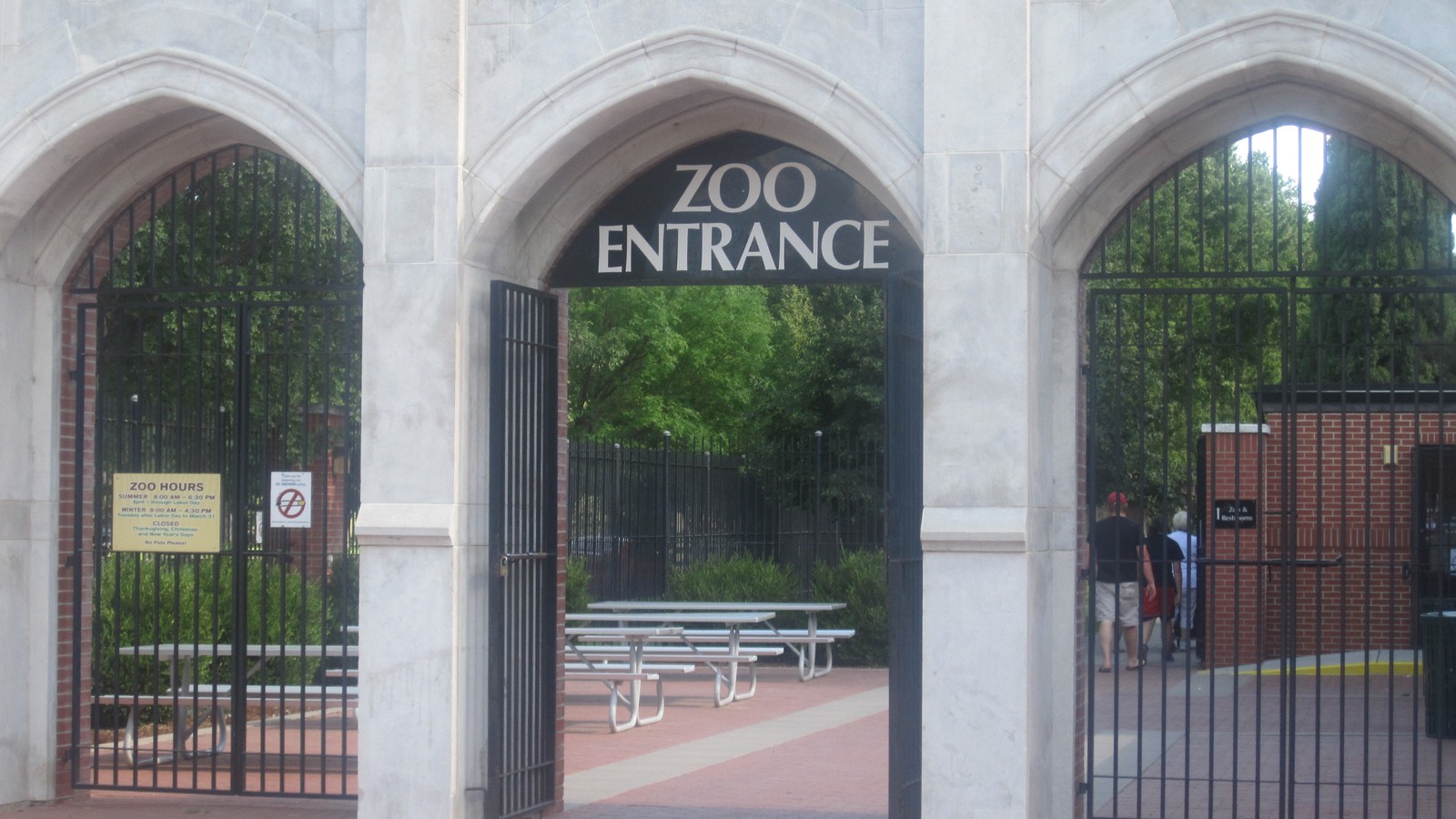 Entrance to Lee Richardson Zoo in Garden City