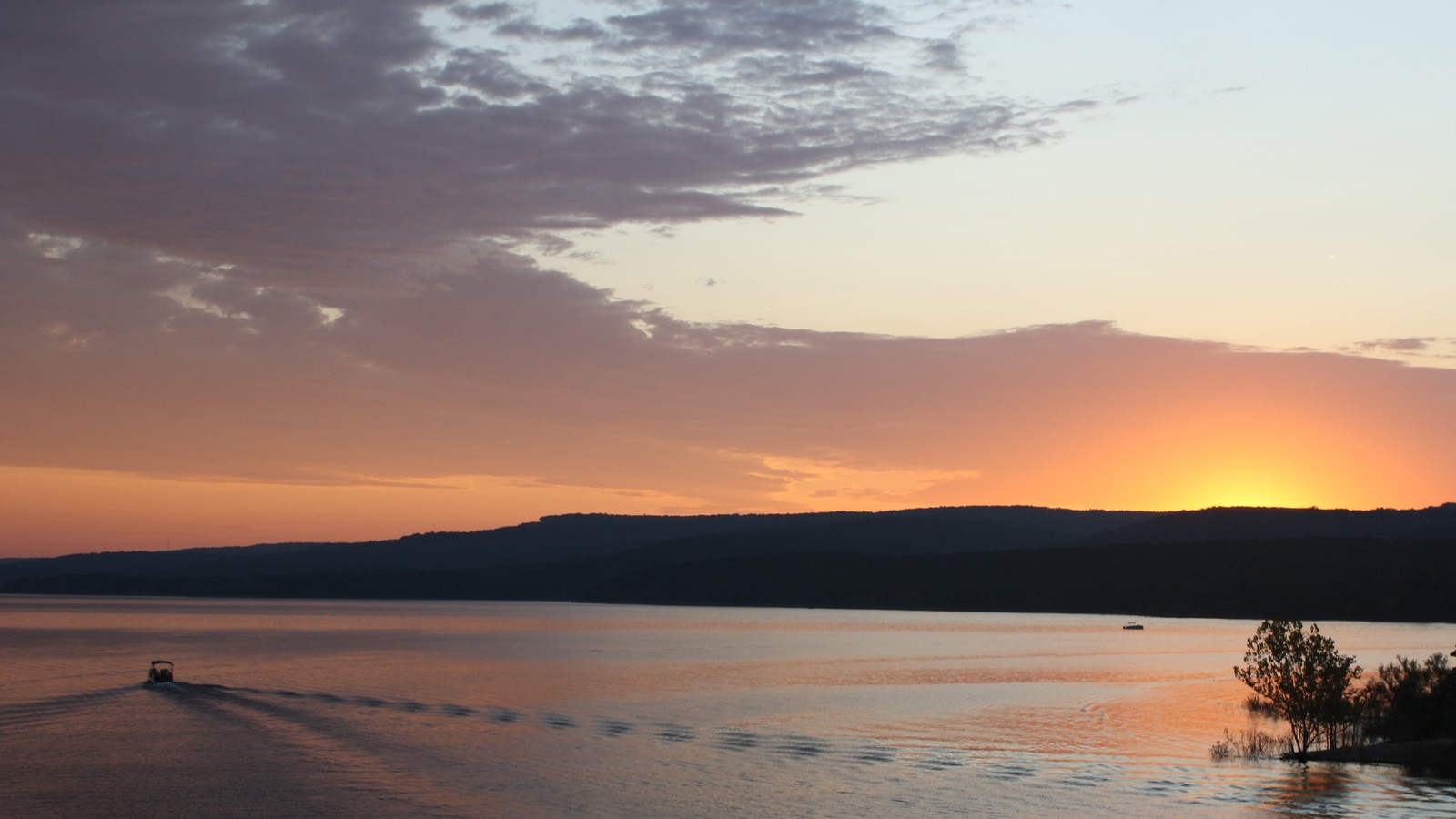 Wide view across Greers Ferry Lake near Heber Springs