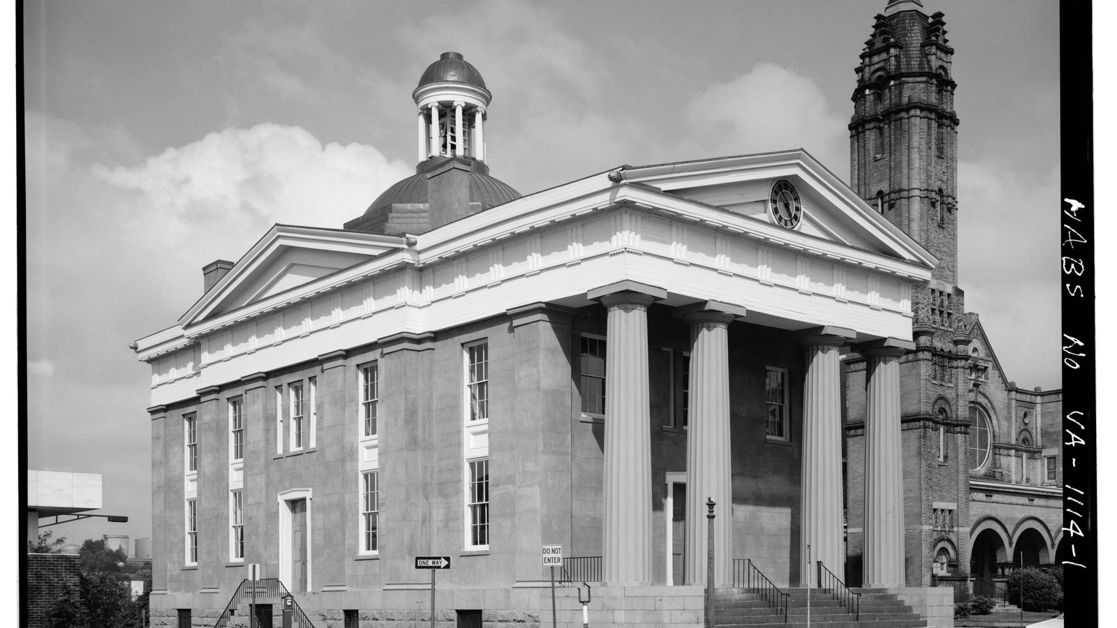 Historic Old Court House that houses the Lynchburg Museum and Visitor Center