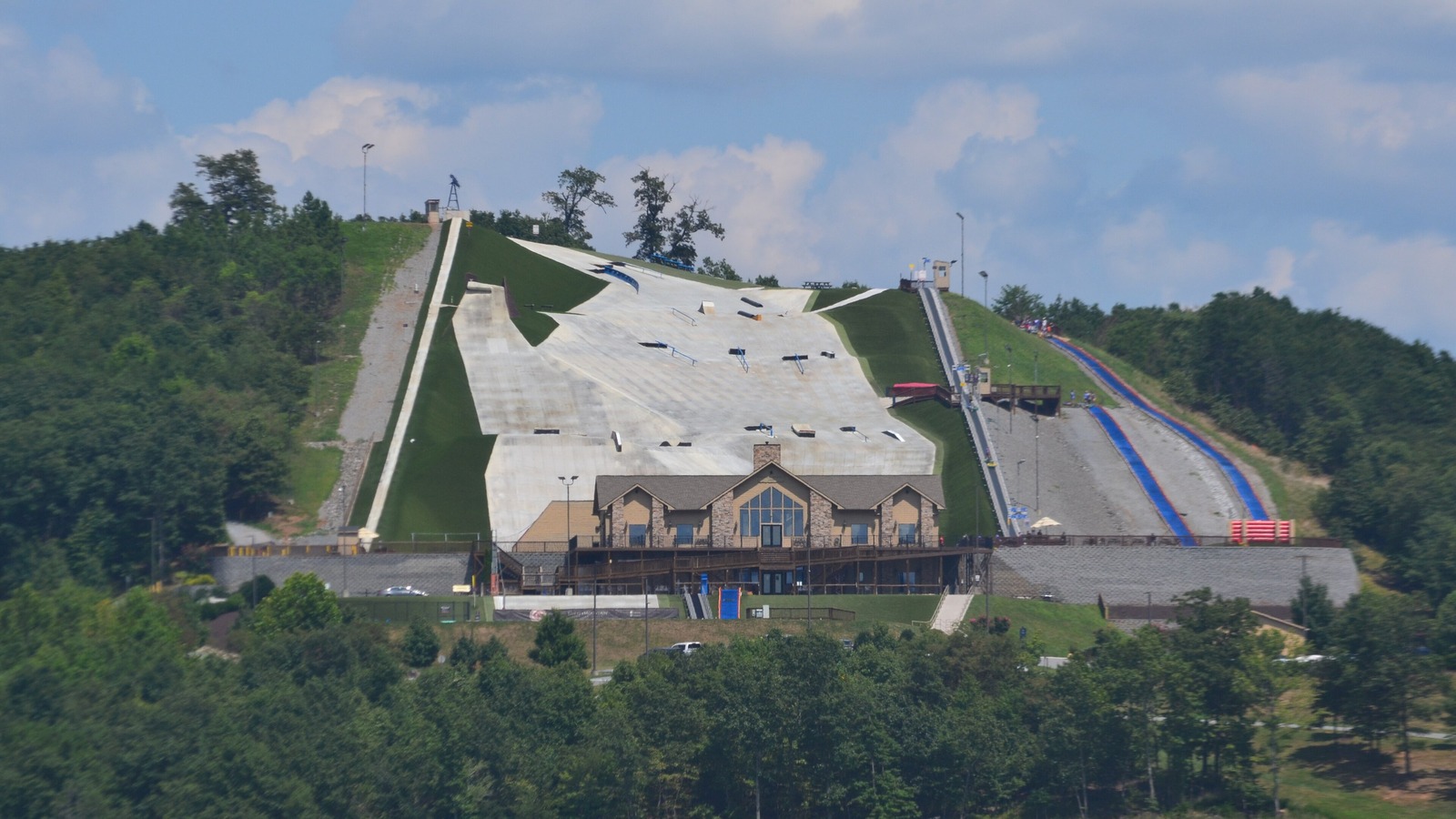 Liberty Mountain Snowflex Centre synthetic ski slope above Lynchburg