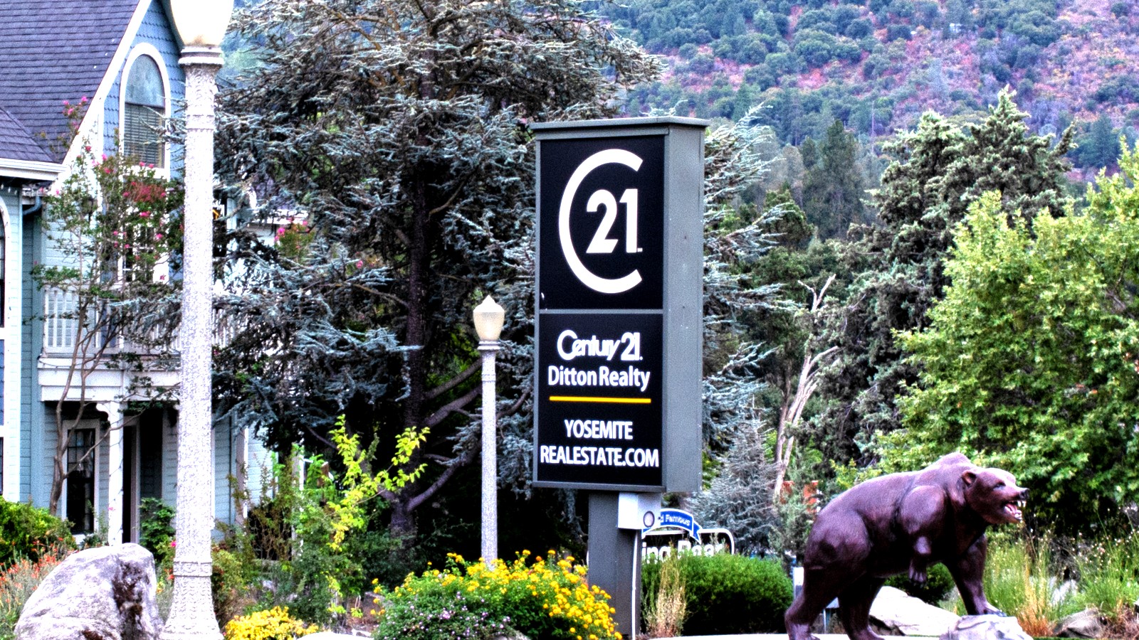 Oakhurst's Talking Bear landmark against the Sierra foothills