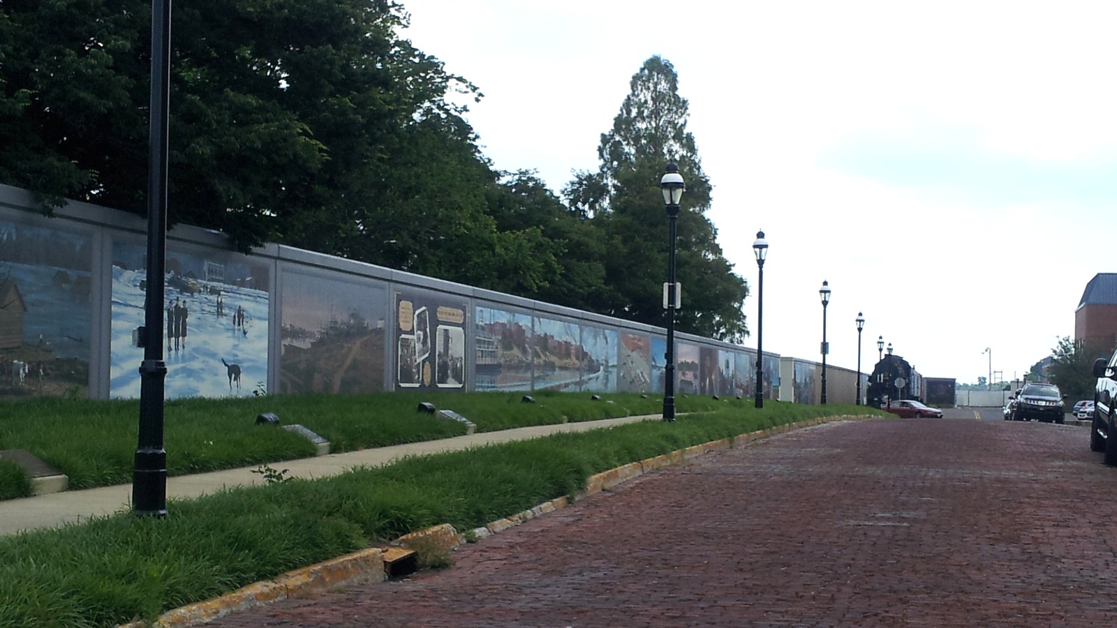 Paducah floodwall history murals along Water Street