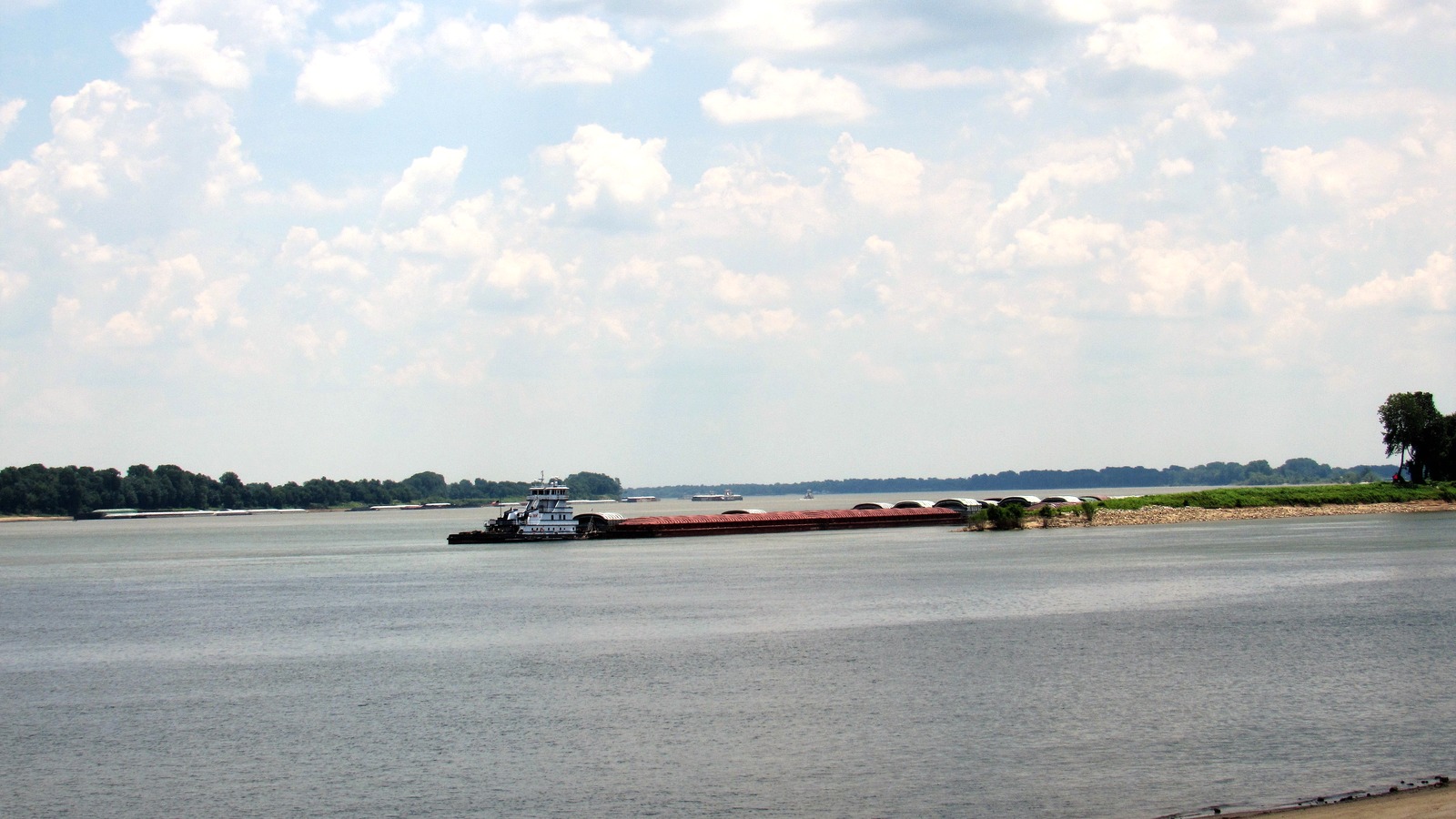 Ohio and Tennessee river confluence viewed from Paducah
