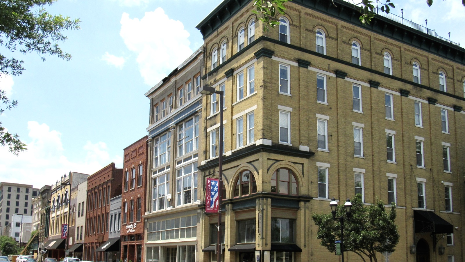 Broadway streetscape in downtown Paducah
