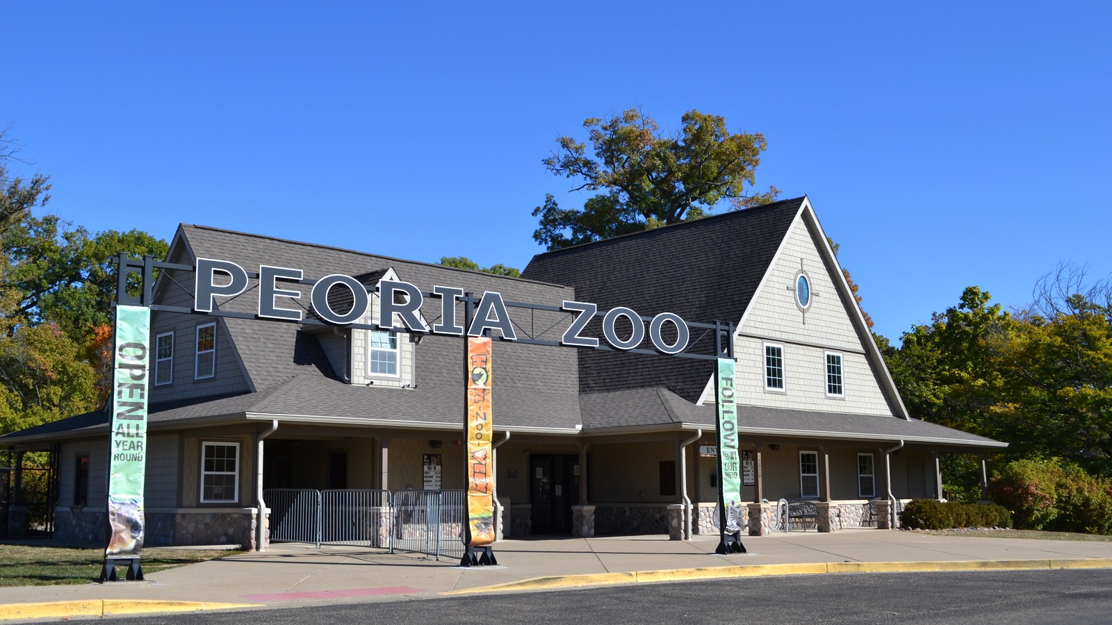 Peoria Zoo entrance in Glen Oak Park