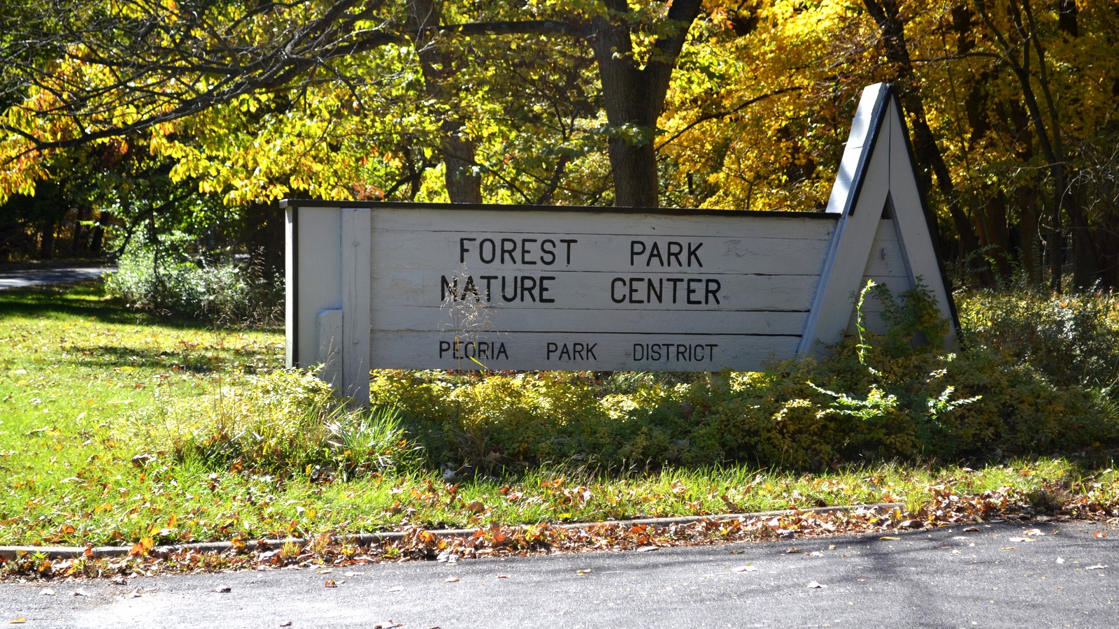 Forest Park Nature Center sign in Peoria Heights
