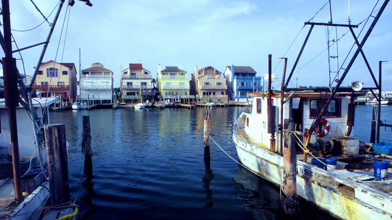 Fishing boats and fishermen at Port Aransas