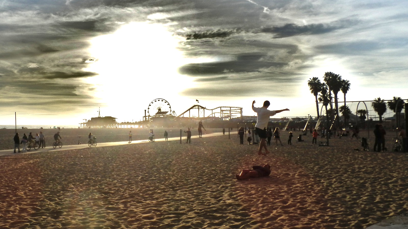 Gymnastic rings and exercise equipment at Original Muscle Beach