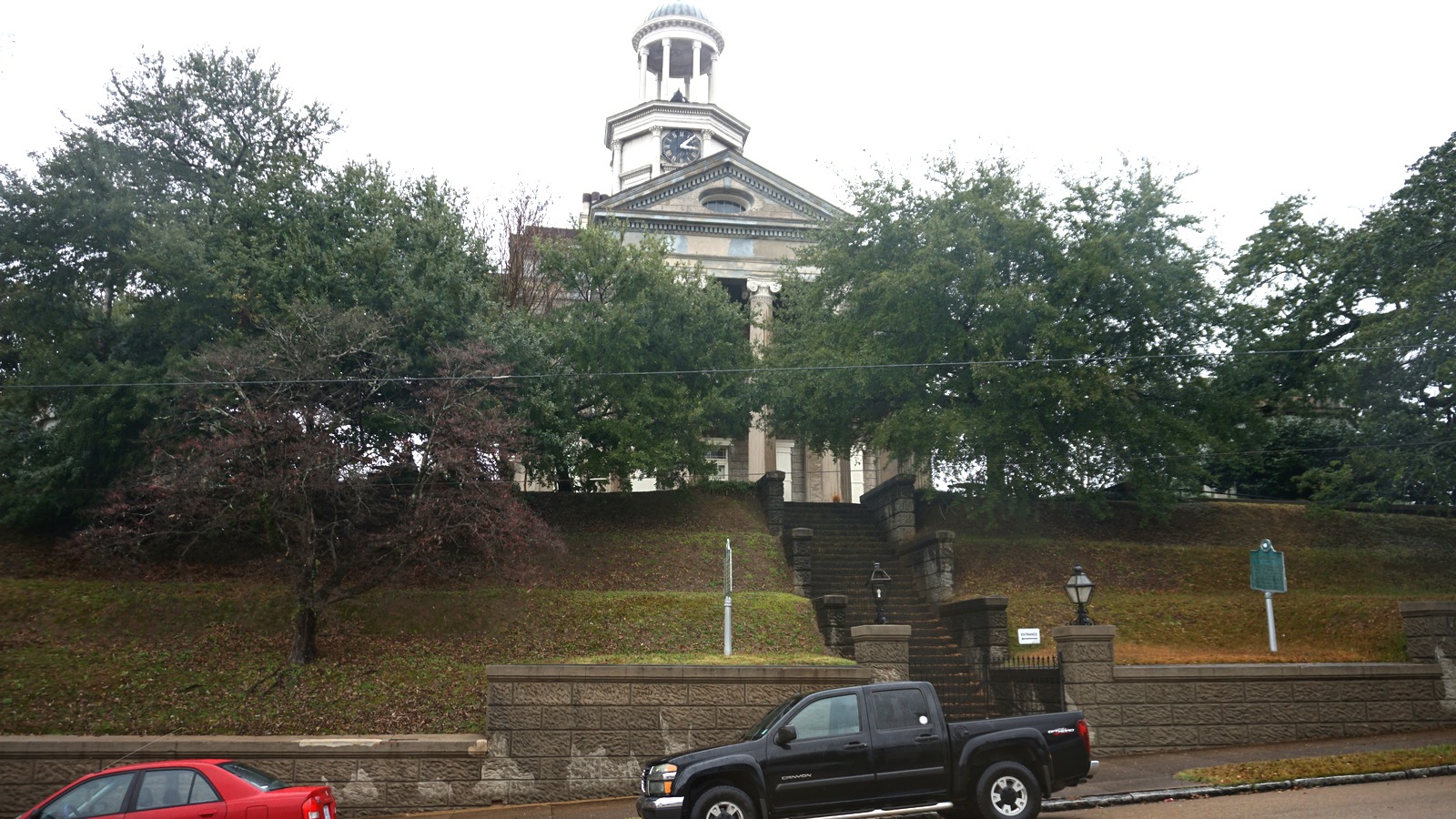 Old Warren County Courthouse on its Vicksburg hill