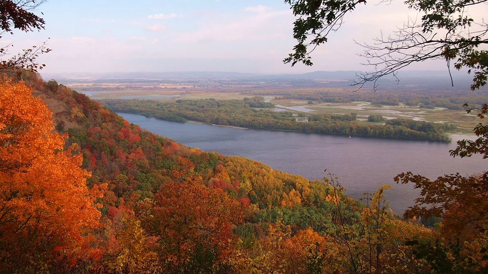 Mississippi River valley overlook in Great River Bluffs State Park
