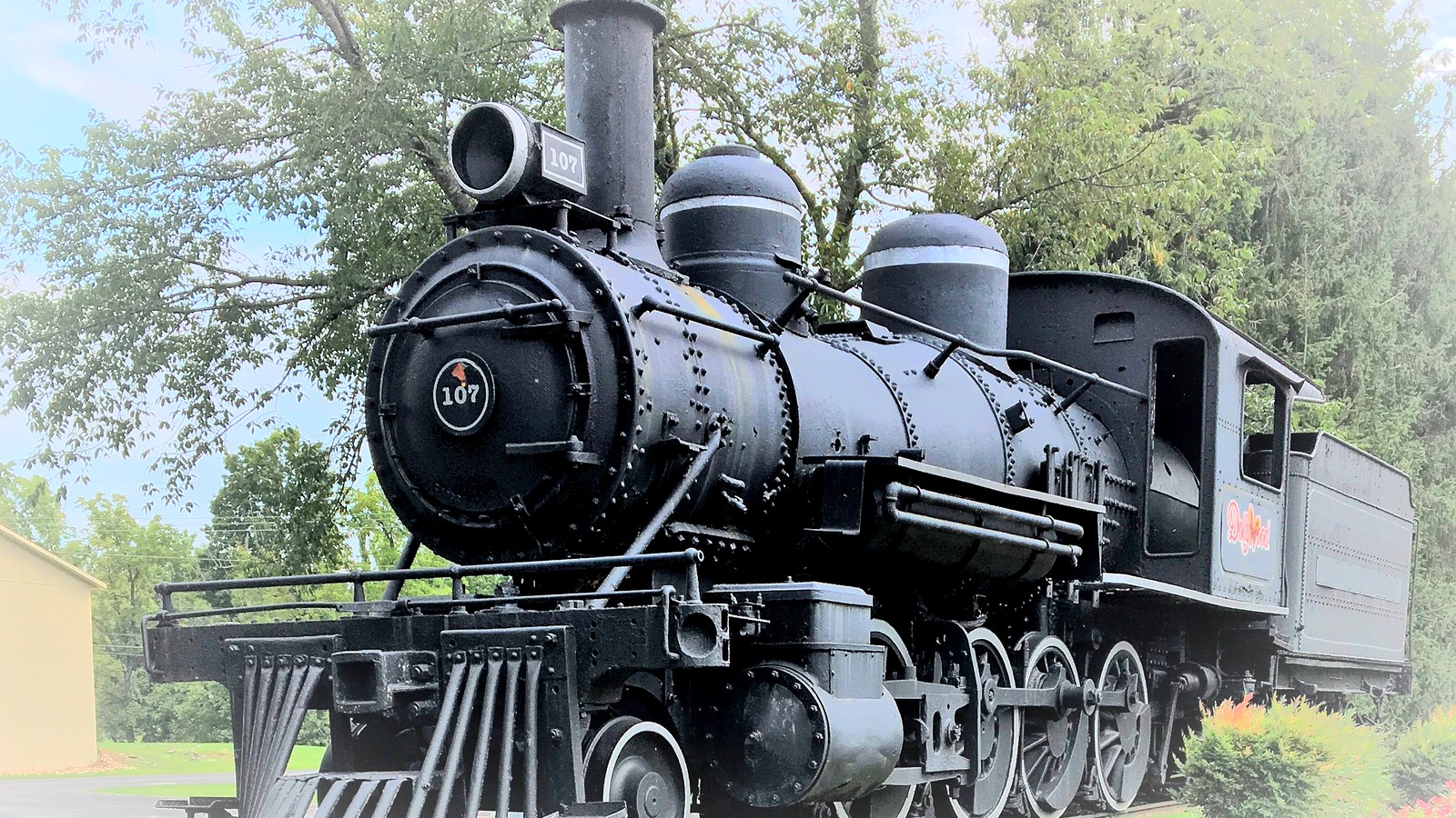 Southern Railway No. 107 displayed near the entrance of Dollywood in Pigeon Forge.