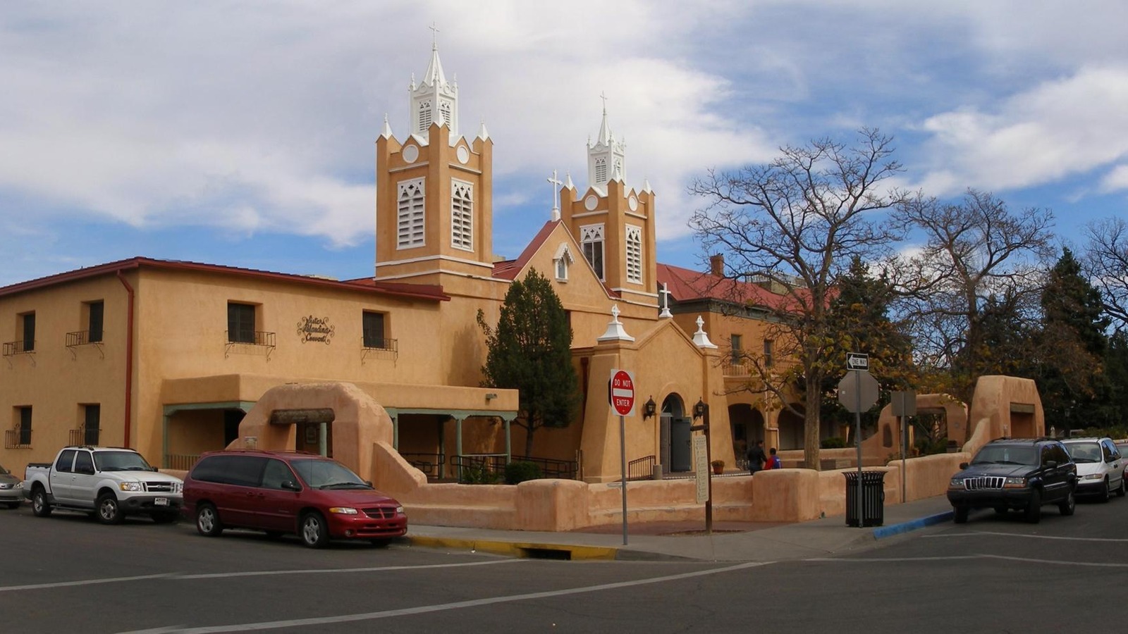 The adobe San Felipe de Neri church and the plaza of Old Town Albuquerque, New Mexico, under a blue sky
