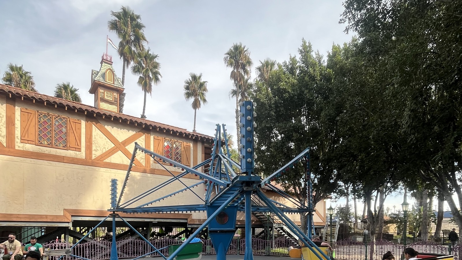 Castle Park Scrambler flat ride