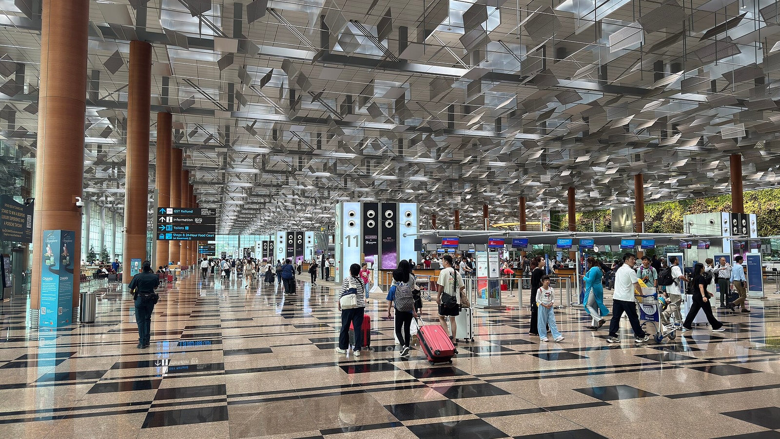Singapore Changi Airport Terminal 3 departure hall with active check-in rows