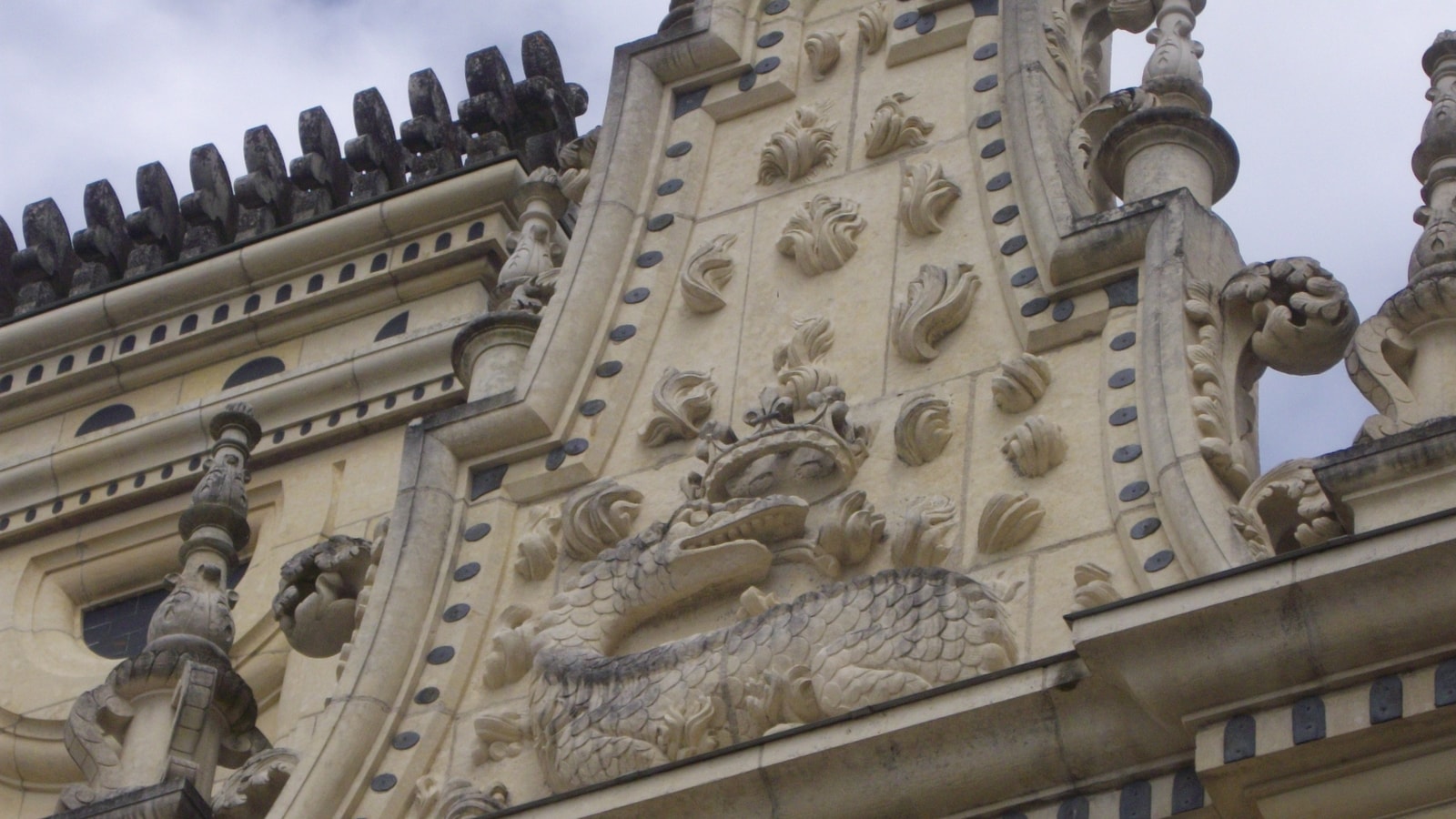 Carved roof terrace detail on Château de Chambord