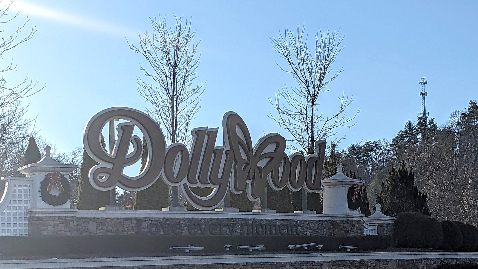 Dollywood entrance in Pigeon Forge Tennessee