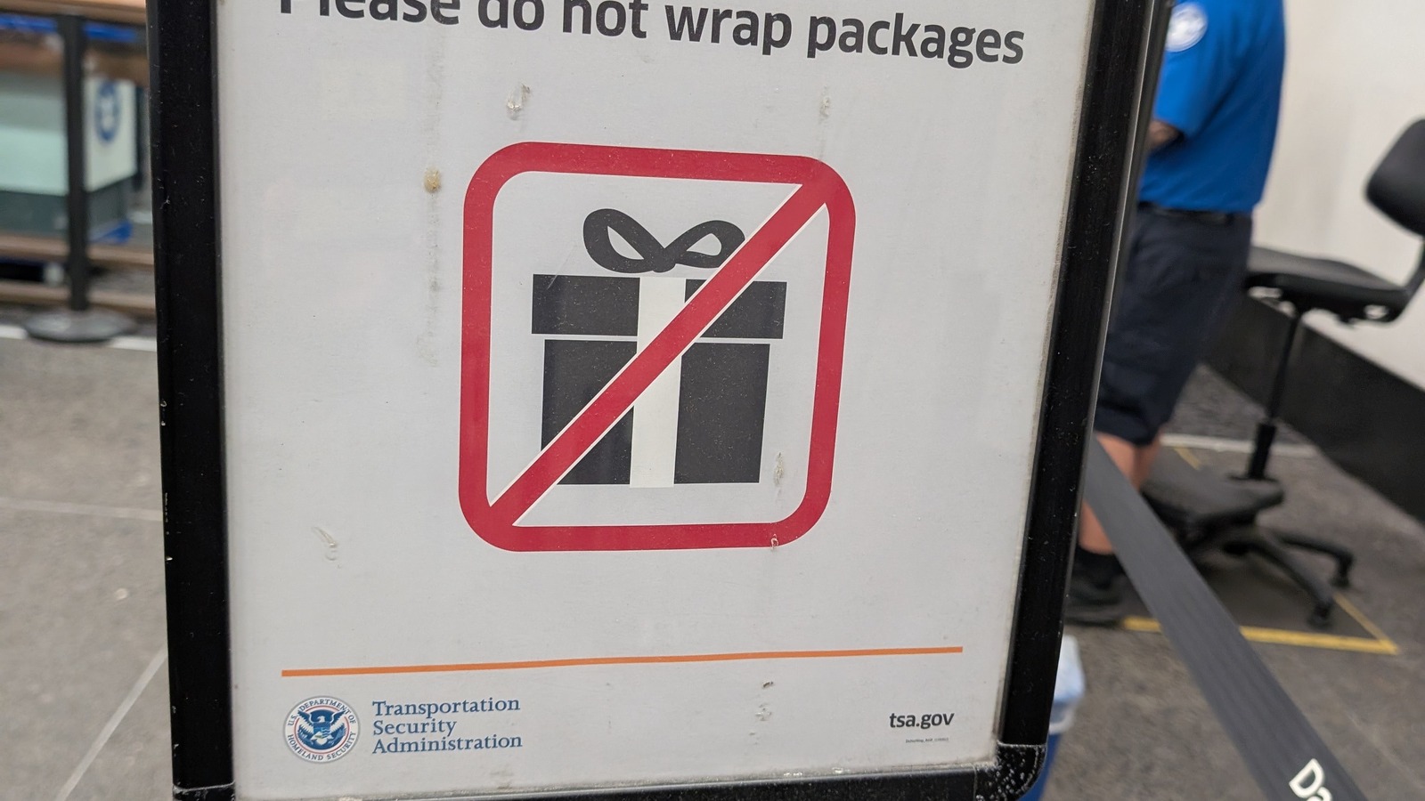 TSA checkpoint sign reading Please Do Not Wrap Packages at Honolulu Airport Terminal 2