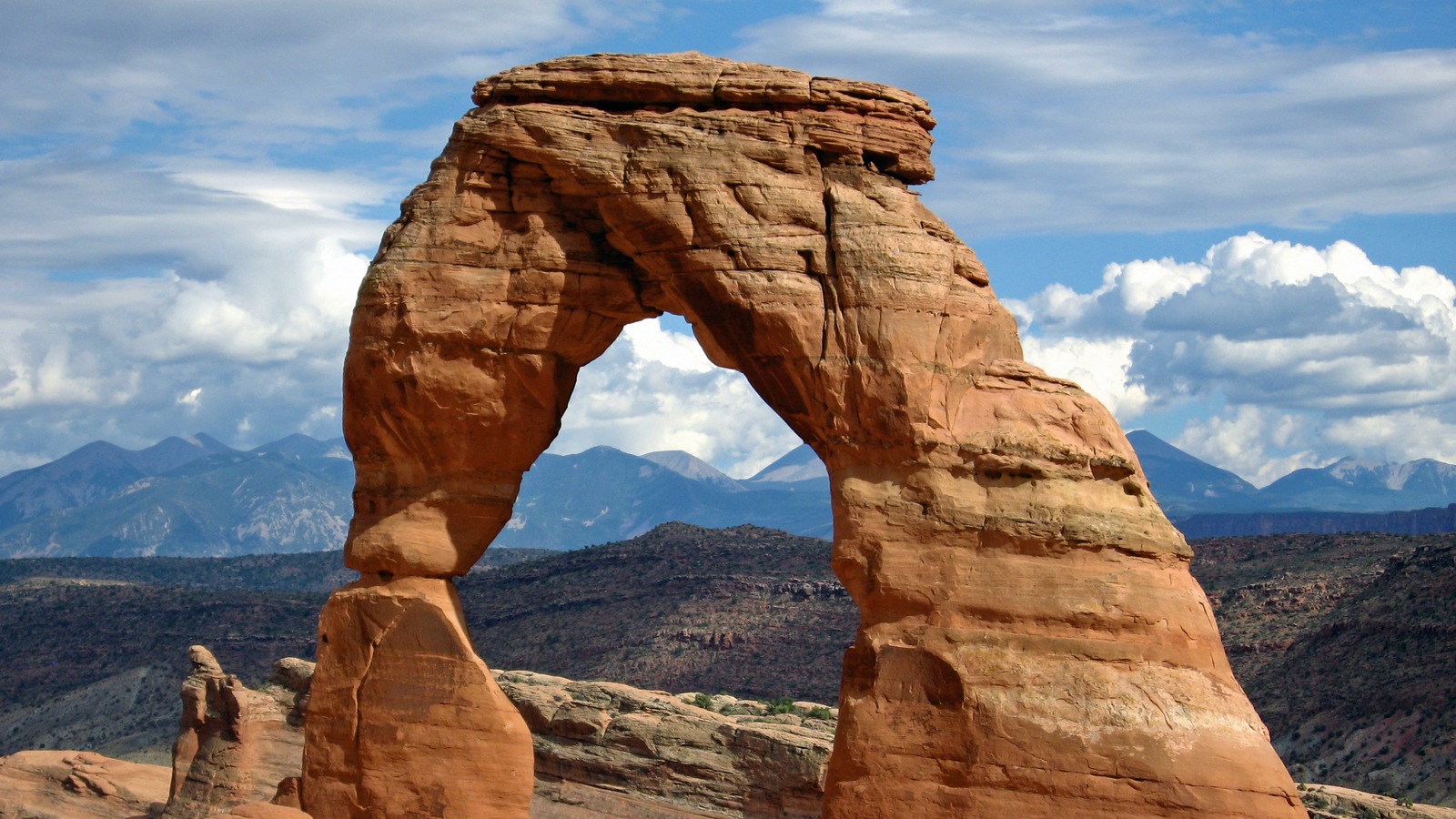 Delicate Arch in Arches National Park, photographed in 2006 as destination context, not the new shuttle or its stop