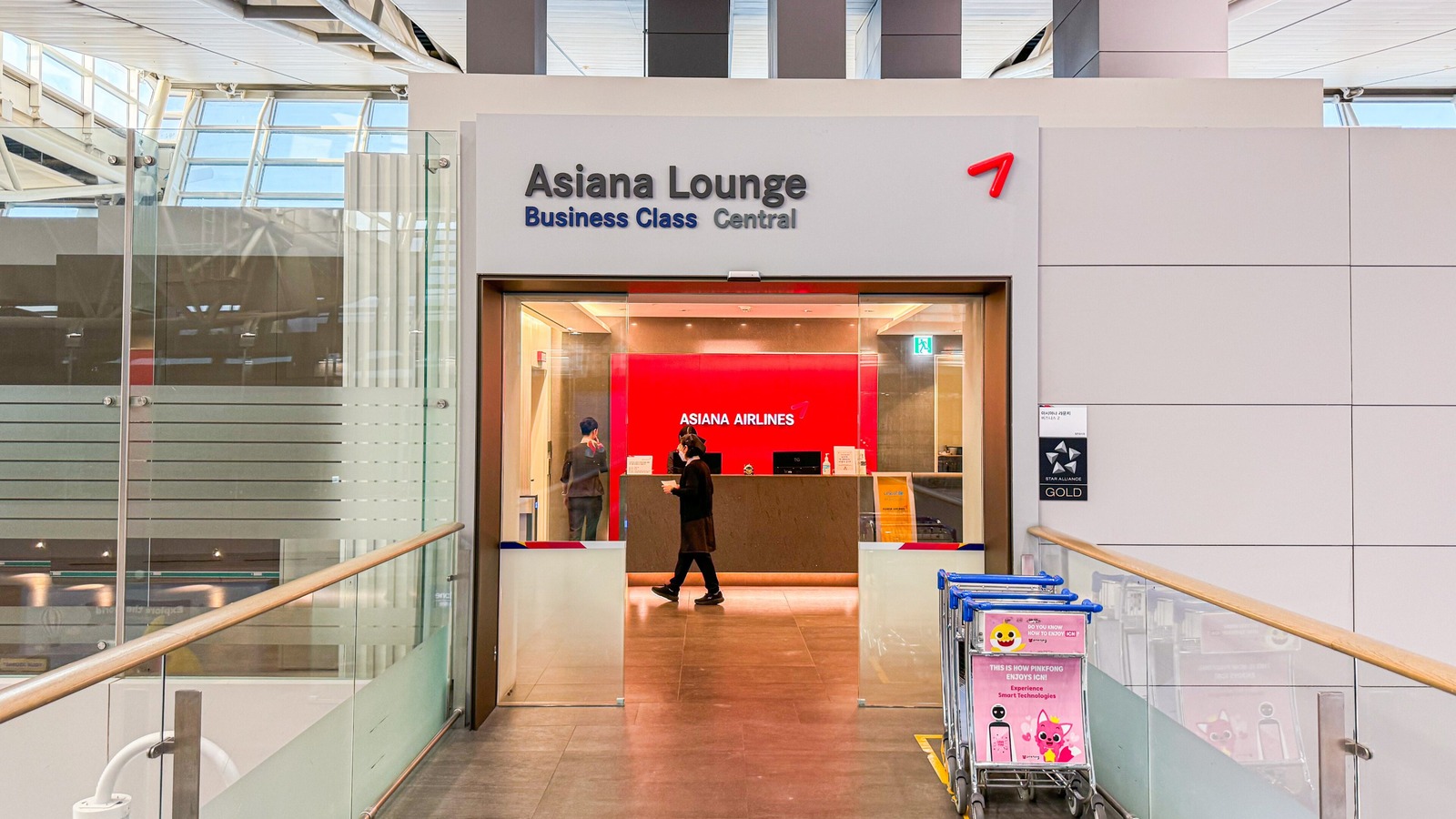 The entrance to an Asiana Airlines business class lounge at Incheon International Airport, with a Star Alliance Gold sign mounted beside the doorway.