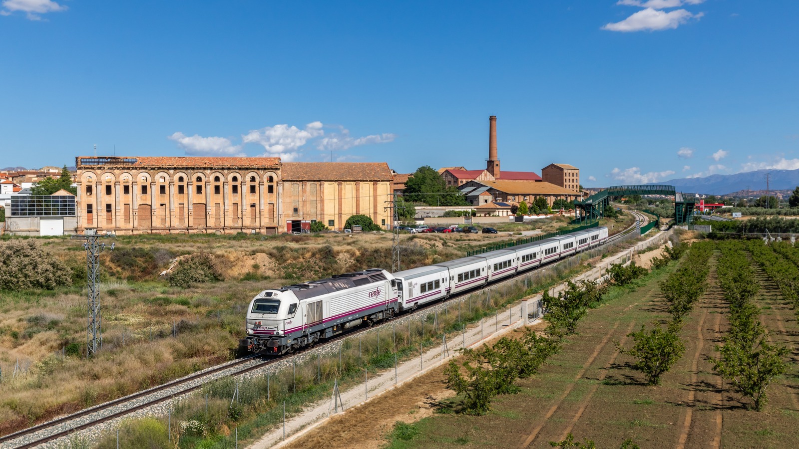 Renfe locomotive 334 025 pulling a Media Distancia train near Benalúa de Guadix in May 2025