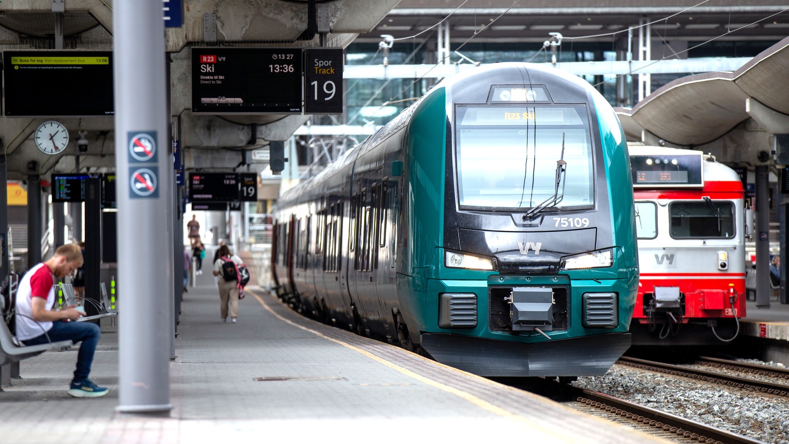 Vy Type 75 train at Oslo Central Station in June 2024, a file image of the operator rather than an affected RE10 departure