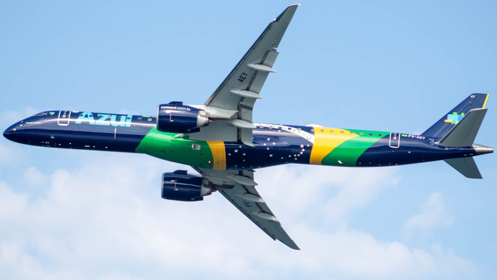 Azul Embraer E195 E2 PS AEY in Brazilian flag livery flying over Rio de Janeiro in May 2026