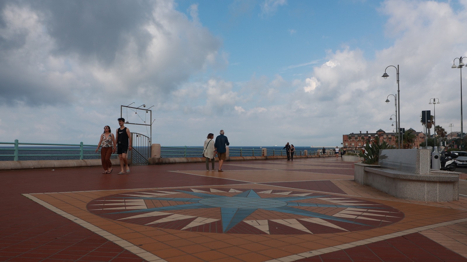 Corso Italia sea promenade in Genoa, the resume path for AMT 31 and 607 during Salone Nautico road closures