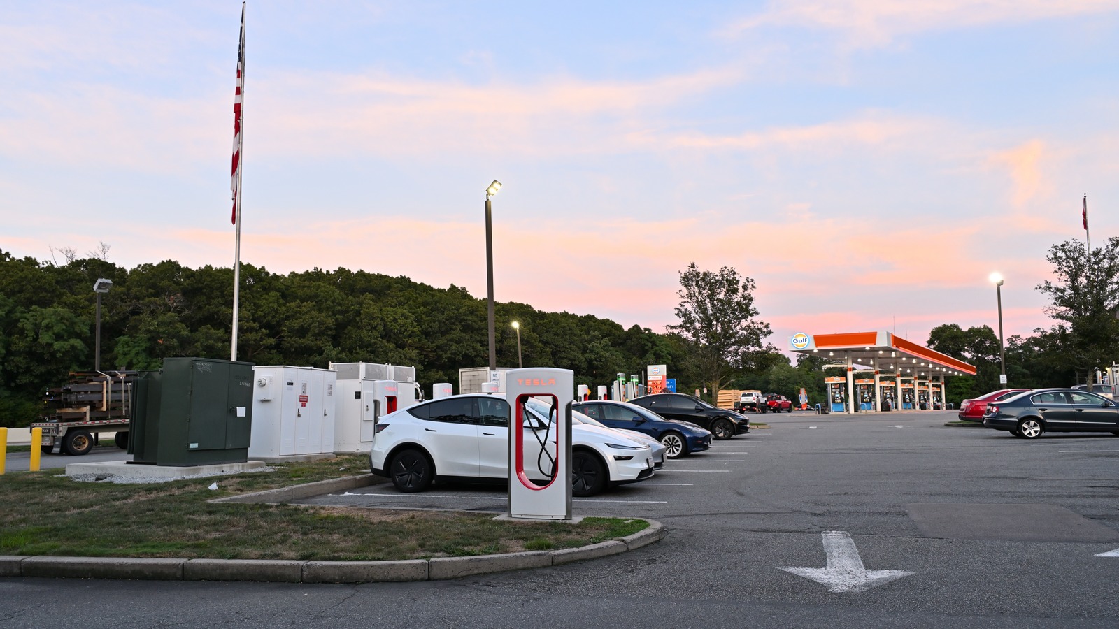 Massachusetts Opens 32 Tesla Chargers, but Not to Every EV