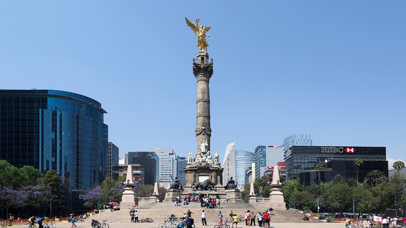 The Angel de la Independencia monument on Paseo de la Reforma in Mexico City