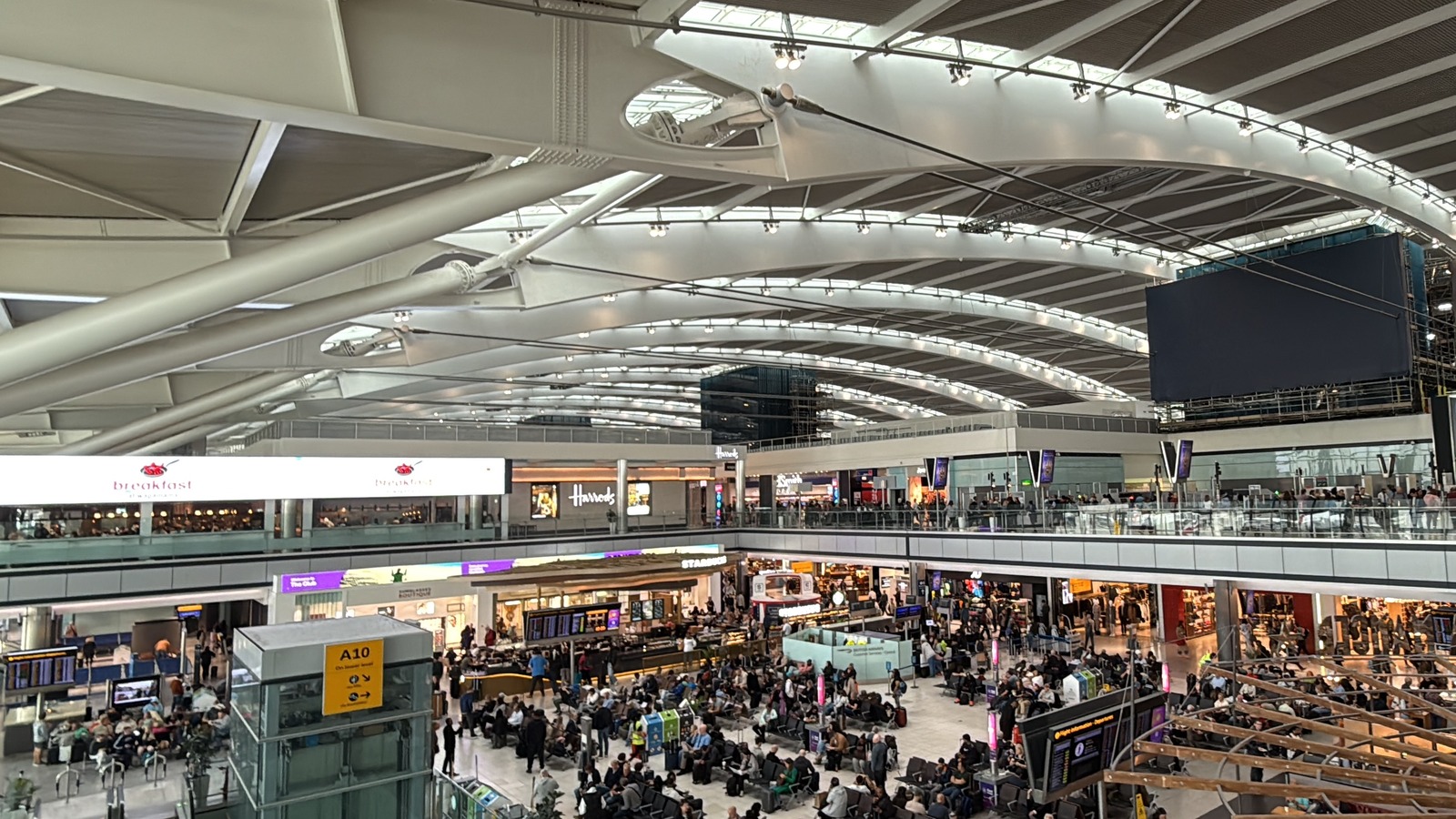 Elizabeth Line Skips Heathrow Terminal 5 After Fire