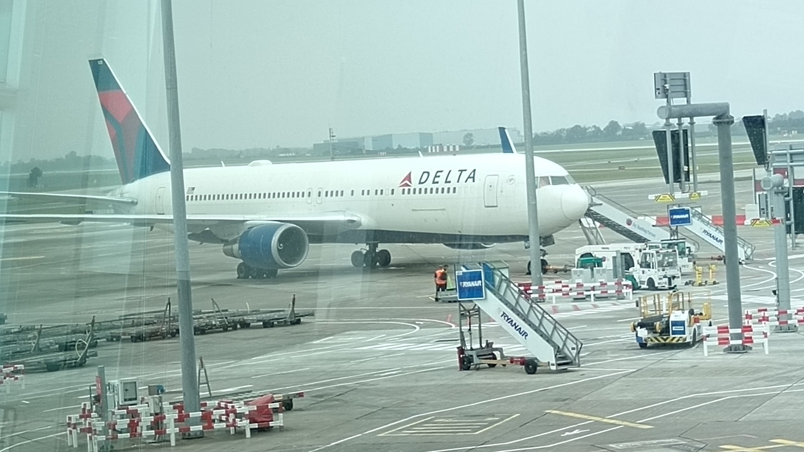 Delta Air Lines Boeing 767 on the tarmac at Dublin Airport