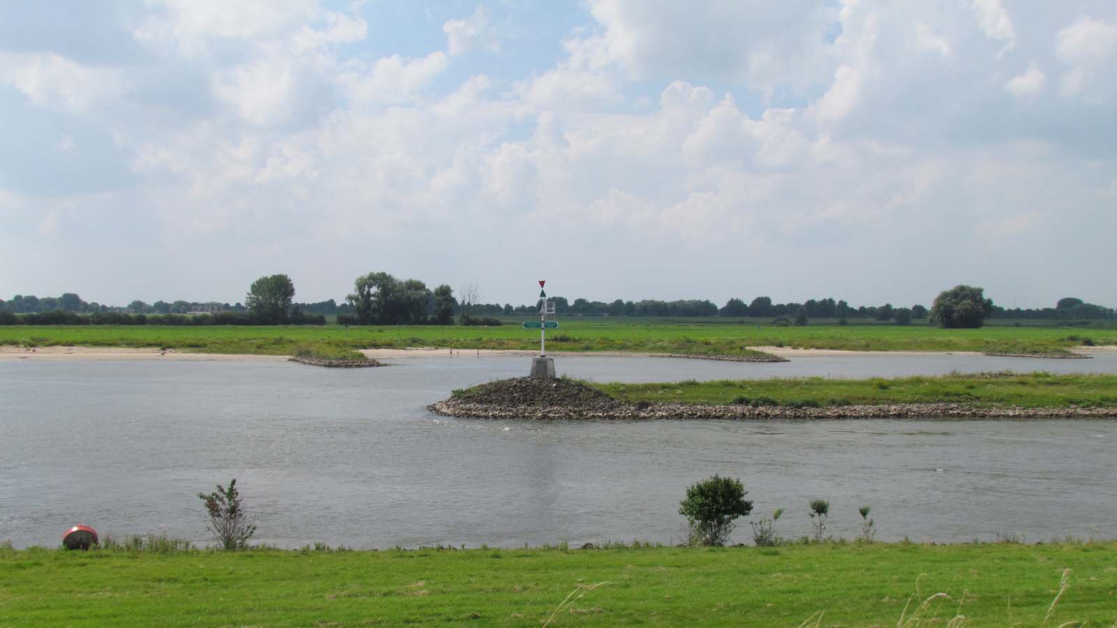 Navigation marker at the IJsselkop where the IJssel branches from the Neder-Rijn near Arnhem
