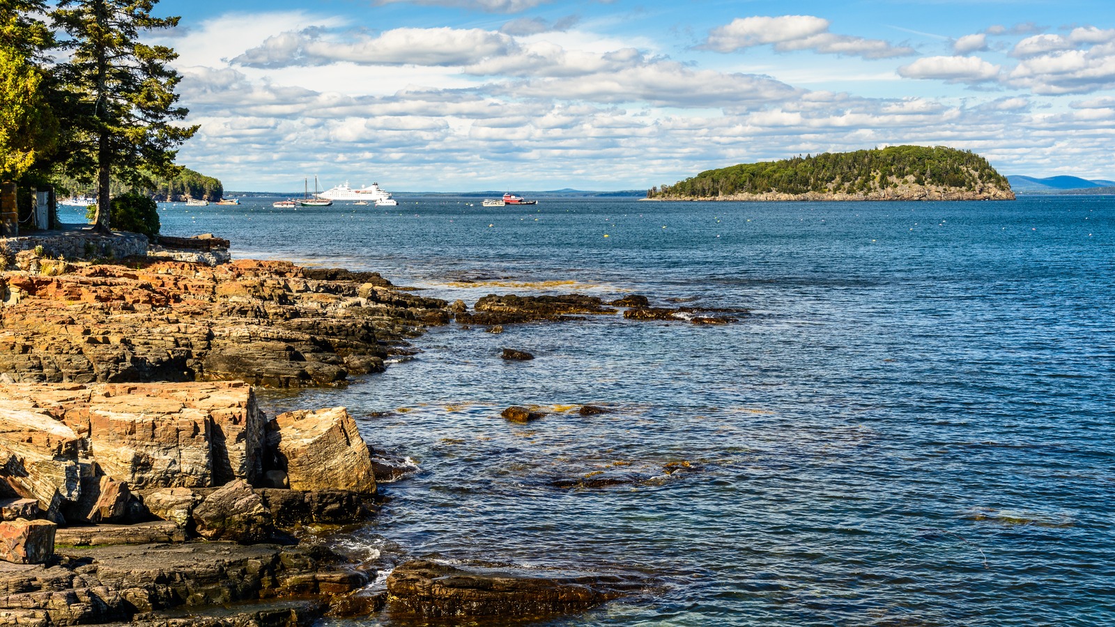 Rocky Bar Harbor shoreline and offshore islands in September 2019, an archival place view rather than current ferry conditions