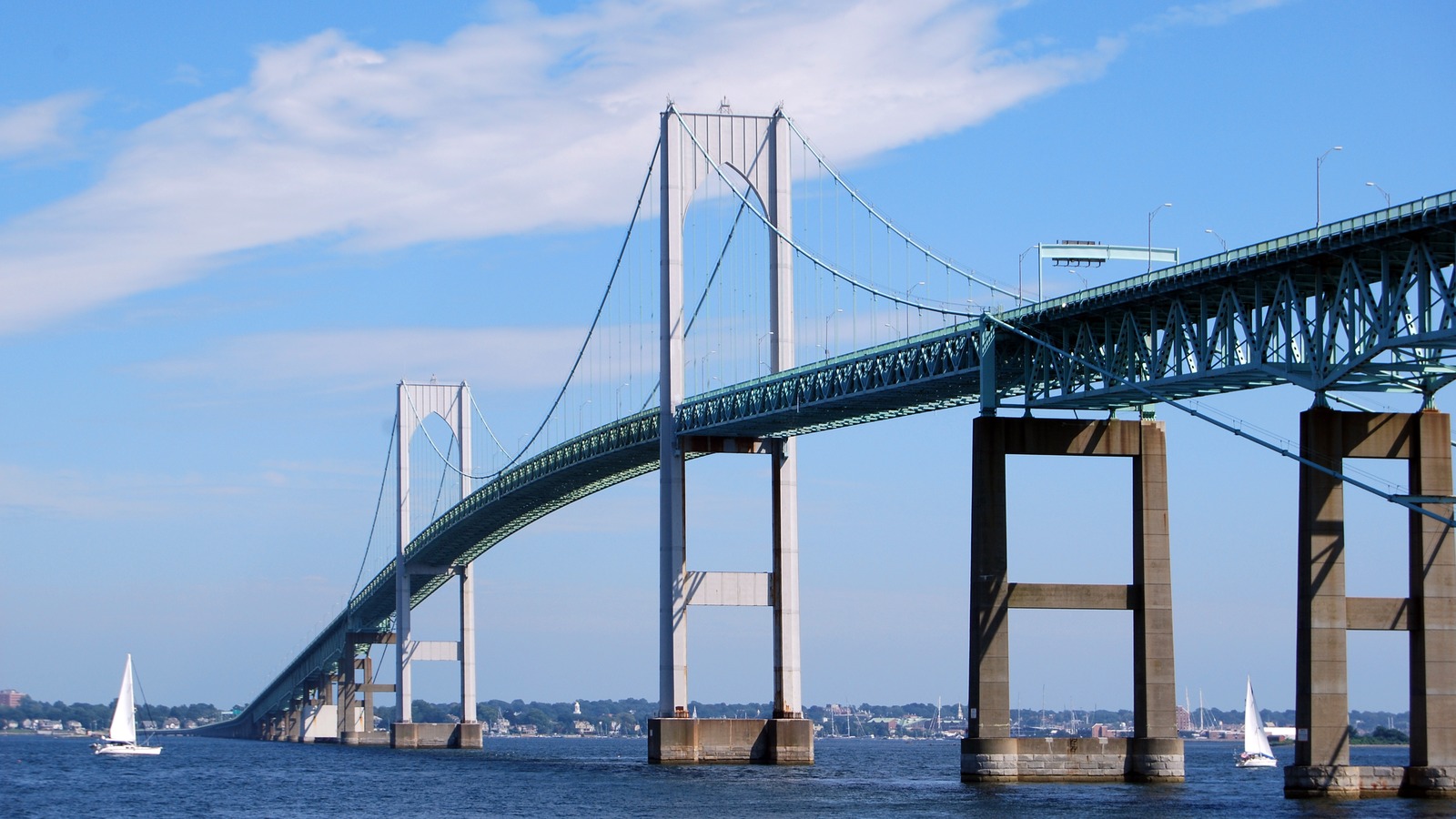Claiborne Pell Newport Bridge spanning Narragansett Bay at the entrance to Newport Harbor, Rhode Island