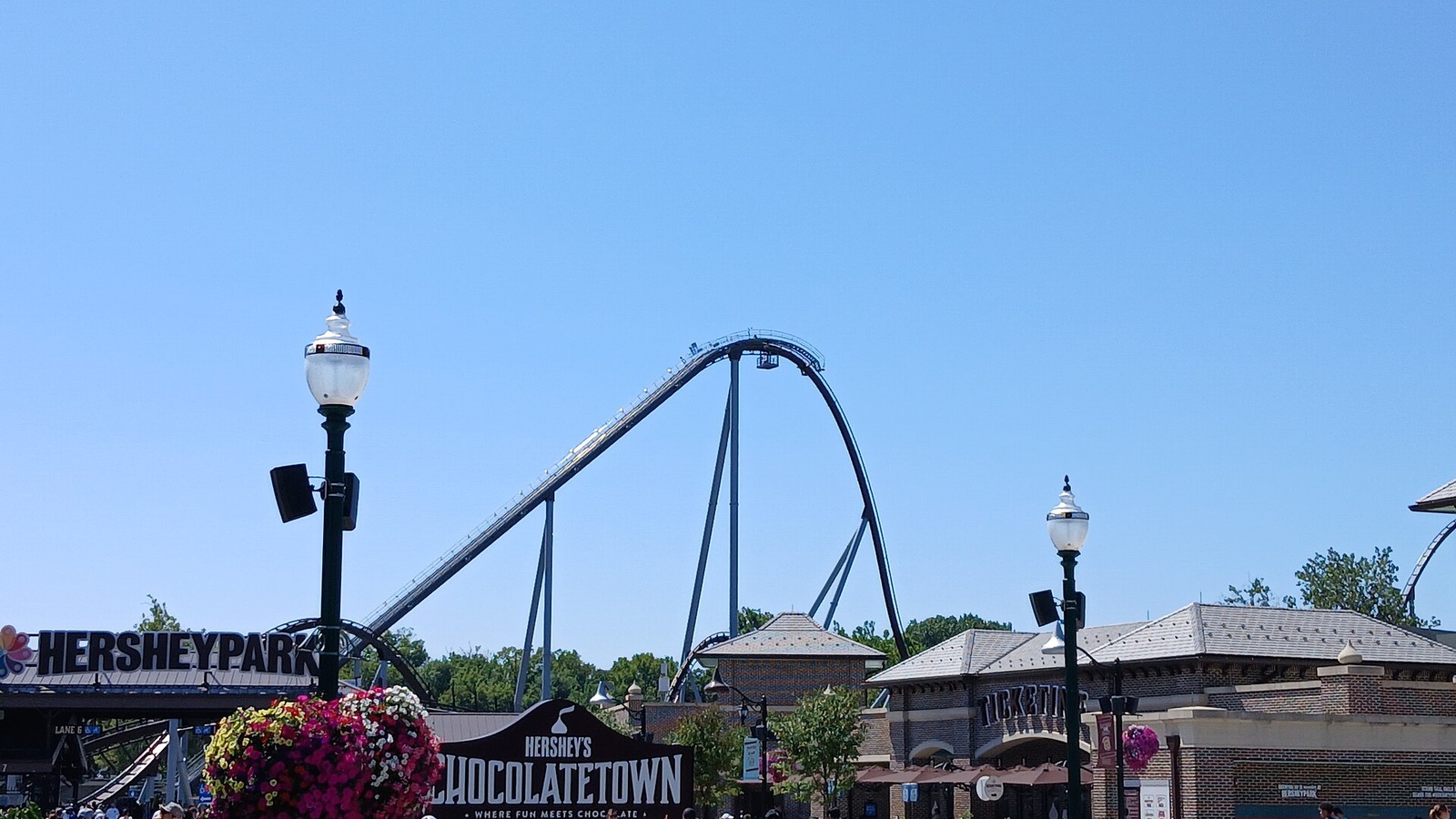 Candymonium lift and drop behind the Hershey's Chocolatetown entrance