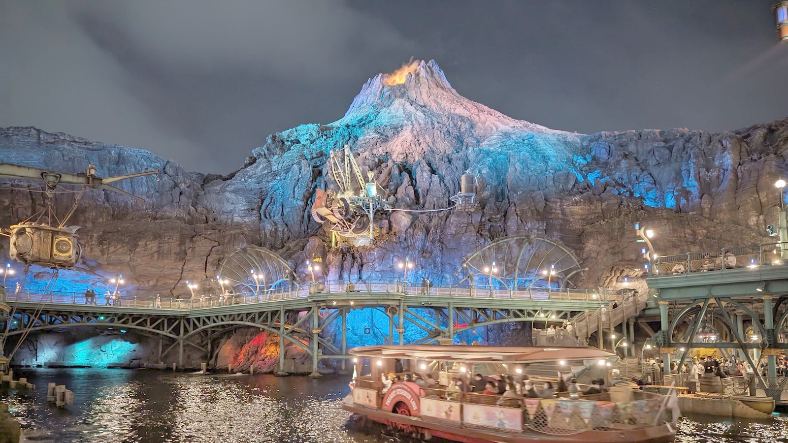 Mount Prometheus and waterfront bridges in Mysterious Island at Tokyo DisneySea