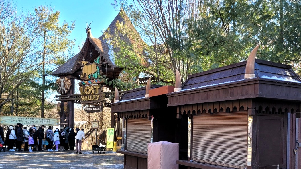Lost Valley entrance in Zoo Topia at Everland