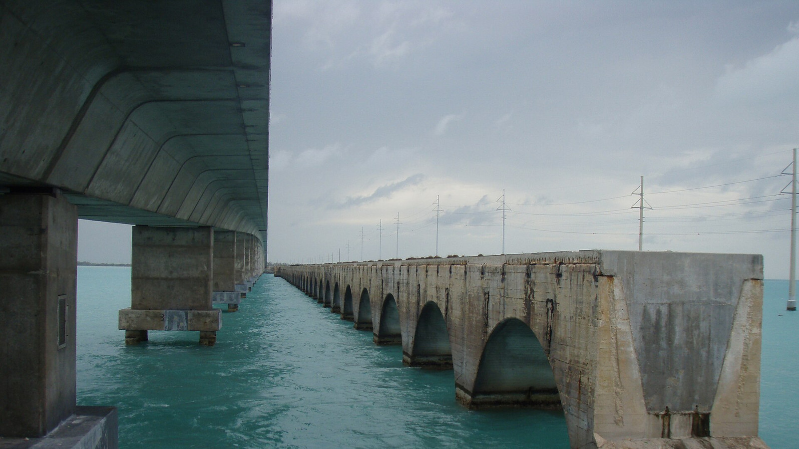 Modern and historic Channel 5 bridges on the Overseas Highway