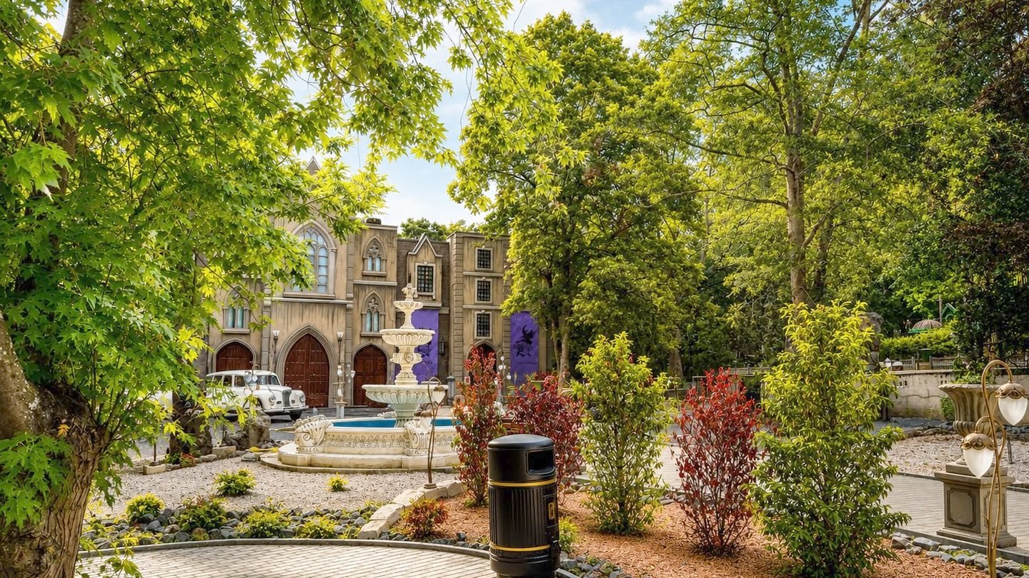 Ravenmoor Academy castle facade and landscaped grounds at Freizeit-Land Geiselwind