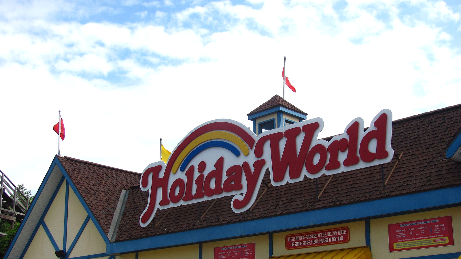 Holiday World entrance gates and name sign