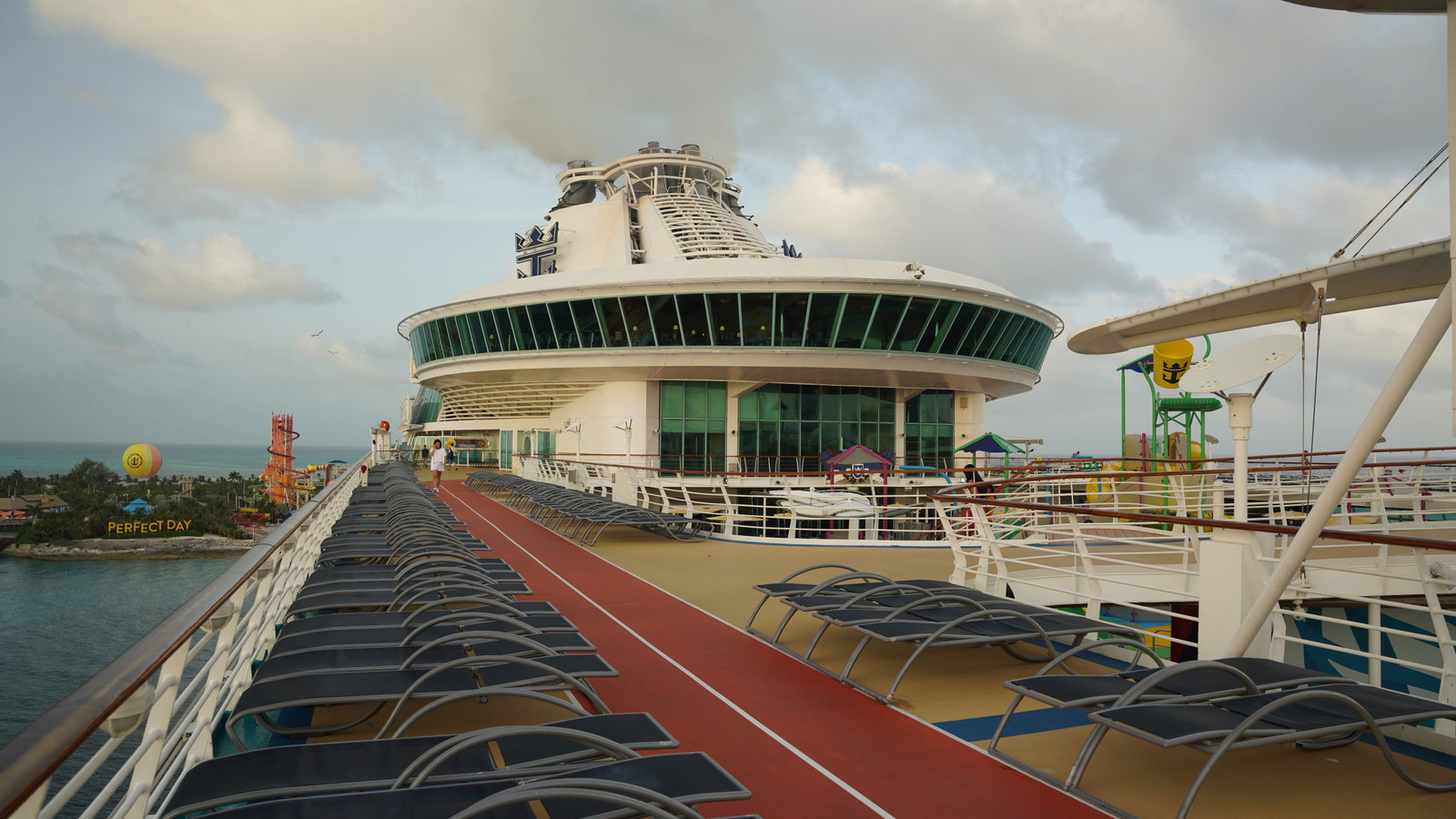 Upper deck aboard Independence of the Seas