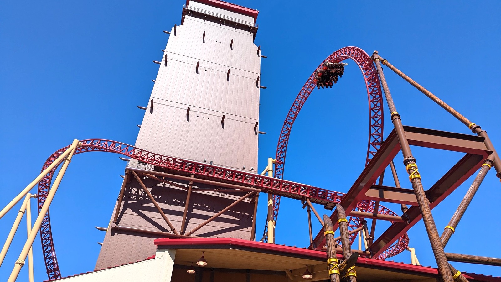 Cannibal tower and red track at Lagoon in Farmington