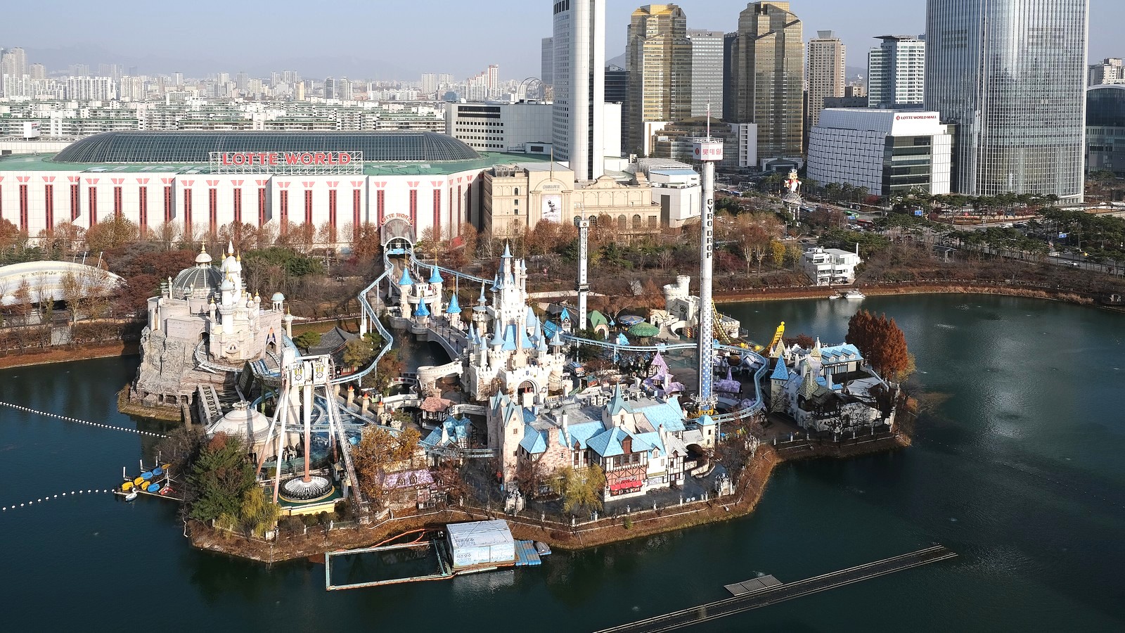 Aerial view of Magic Island and the Lotte World Adventure building in Seoul