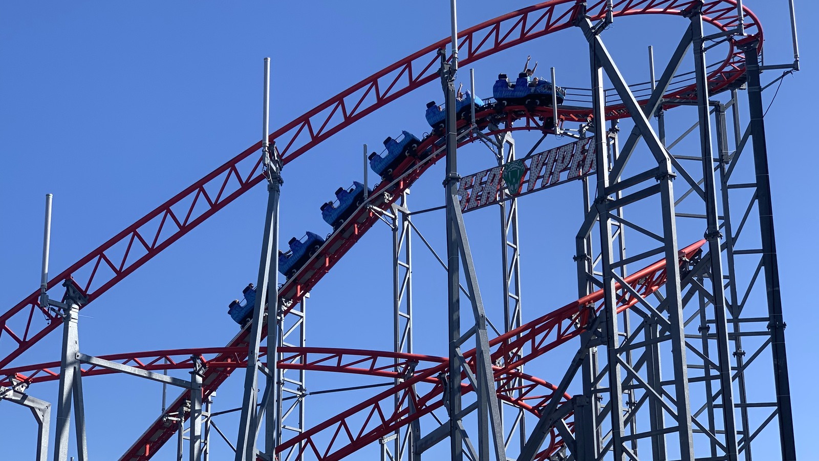Sea Viper red track, blue train and ride sign