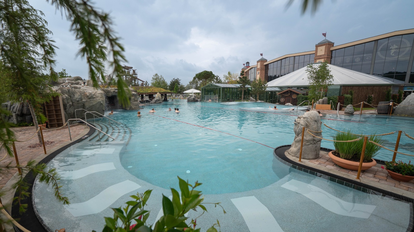 Svømmepøl outdoor pool and Nordic landscaping at Rulantica