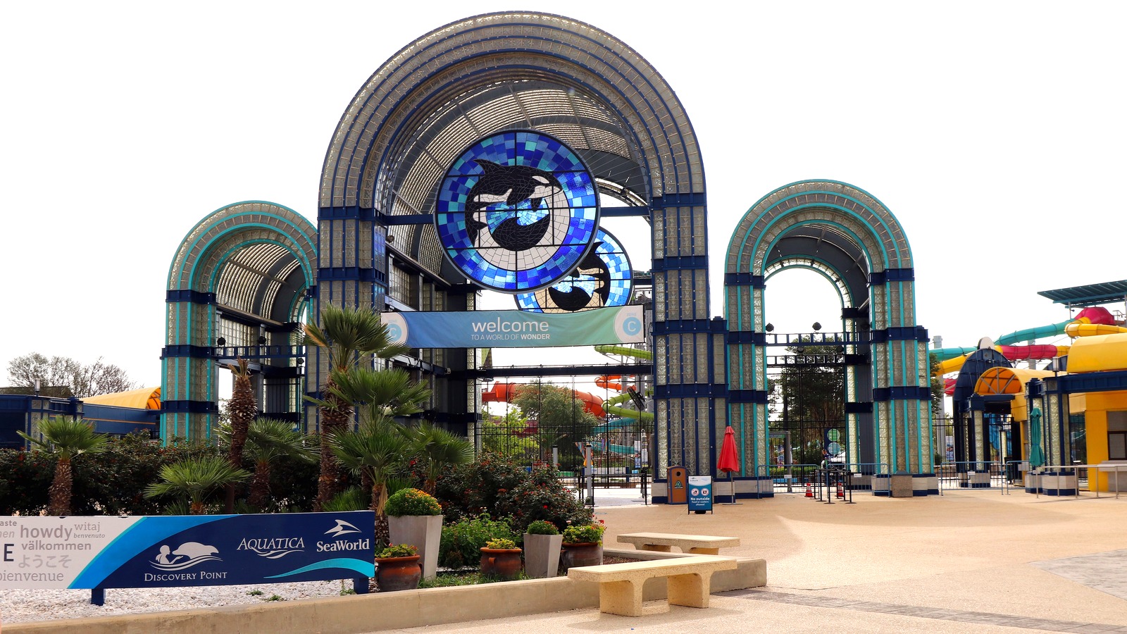 Main entrance arches at SeaWorld San Antonio