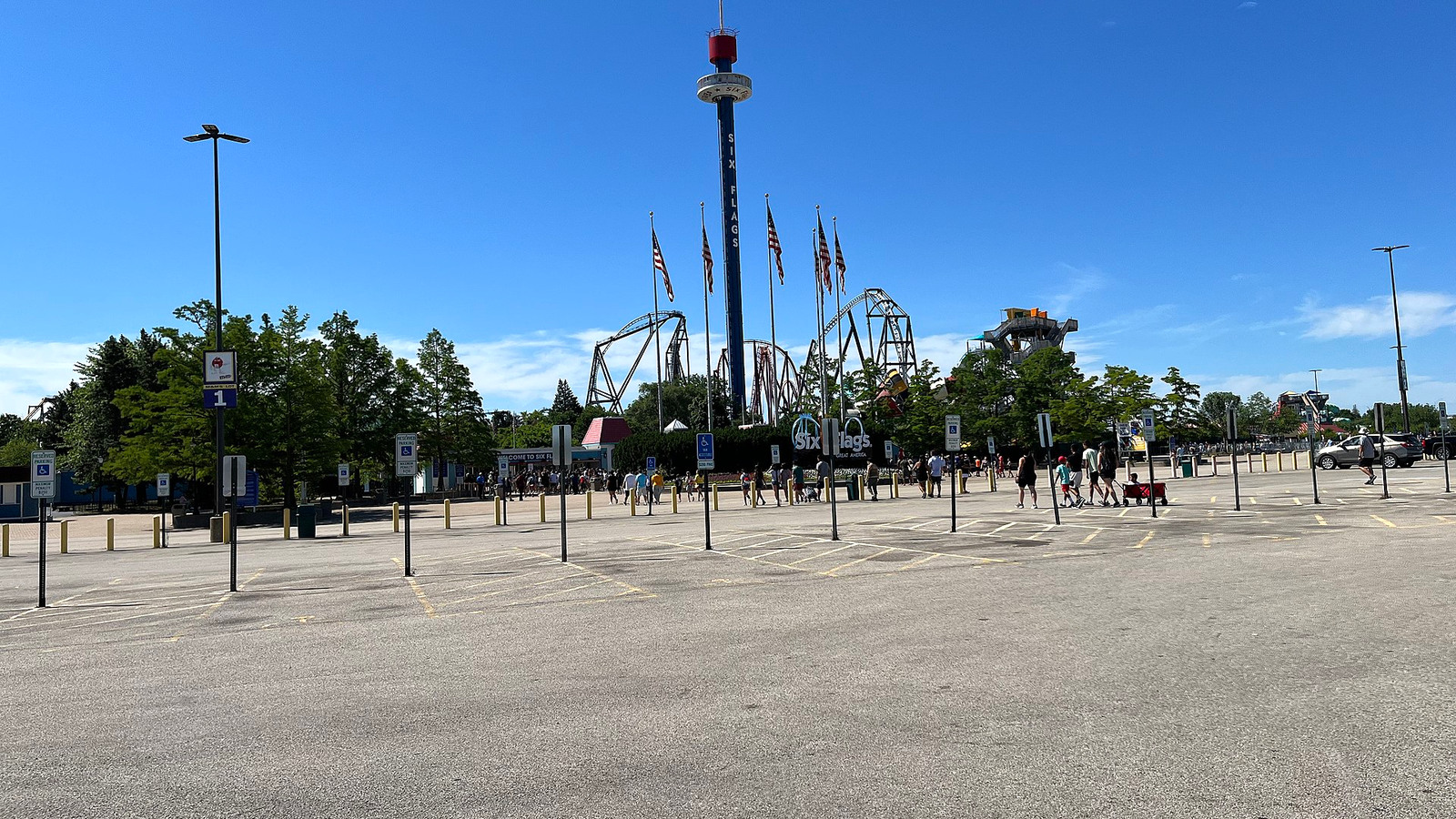 Six Flags Great America parking lot entrance
