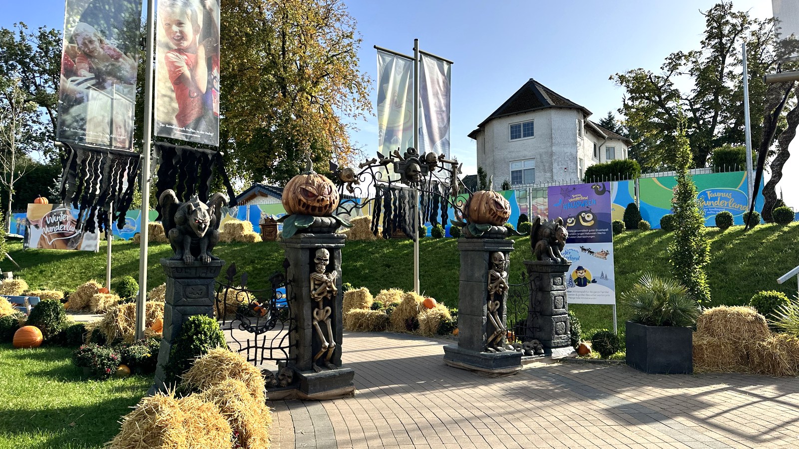 Seasonal entrance display at Taunus Wunderland